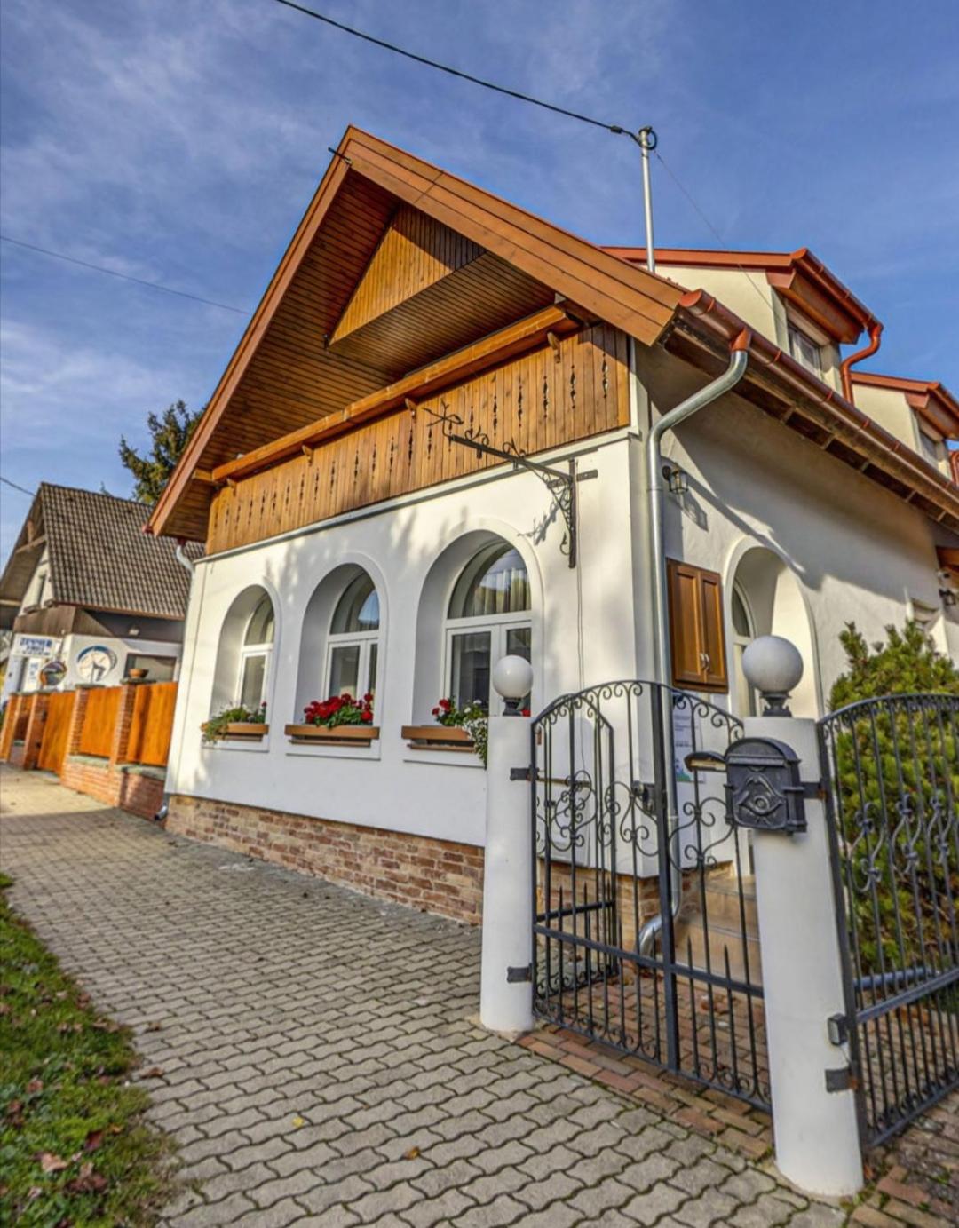 Kathy Panzio Bed and Breakfast Balatongyörök Buitenkant foto